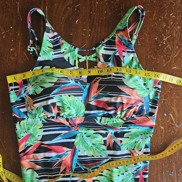 St. John's Bay Tropical Swimsuit Top Size 14 - Picture 11 of 12